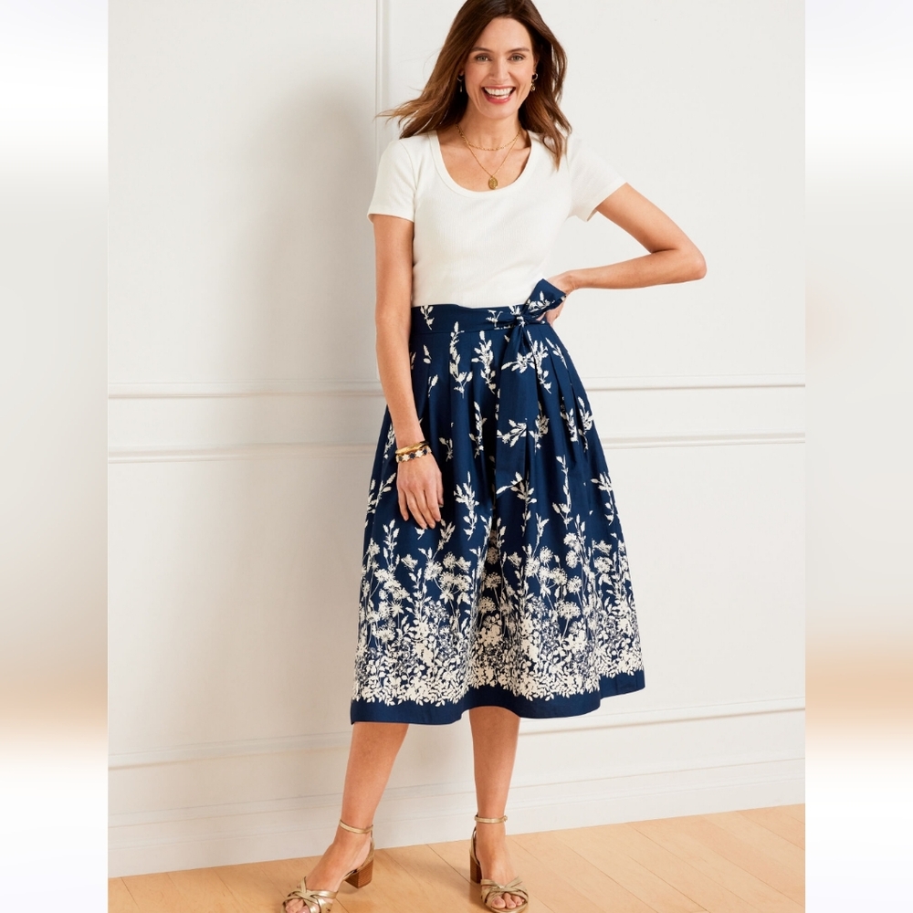 Talbots Piper Pleated Patio Skirt in Falling Floral Pattern